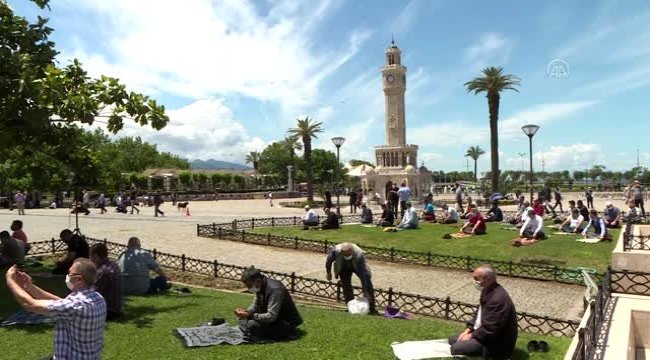 Cuma namazı salgın sonrası ilk kez kılındı