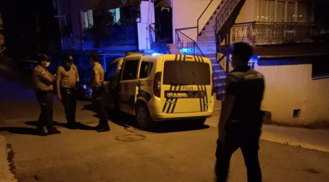 Evinin balkonunda tabancayla intihara kalkıştı, polis ikna etti