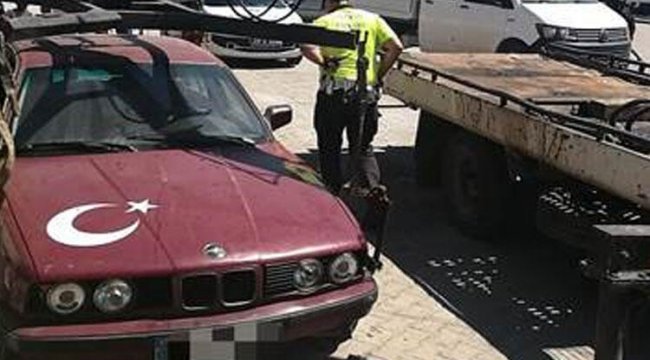 Polis şüphelenip durdurdu! Plakası sahte çıktı