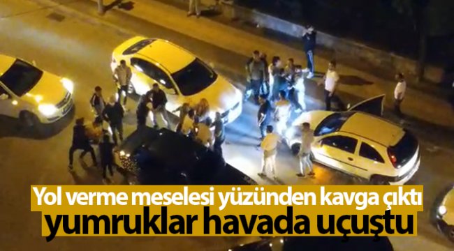 Yol verme meselesi yüzünden kavga çıktı, yumruklar havada uçuştu