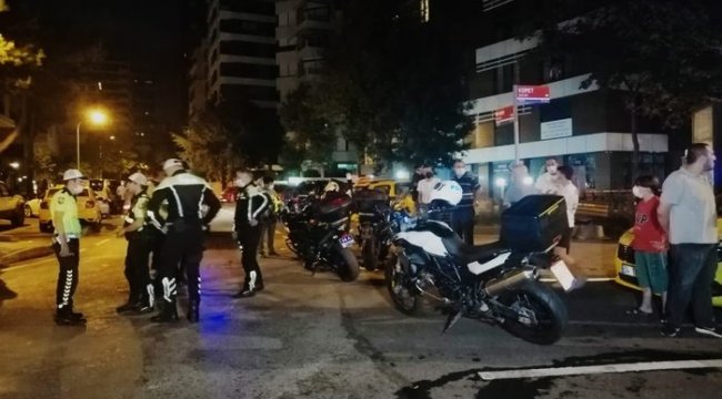 Kadıköy'de motosikletli trafik polisiyle bir başka motosiklet sürücüsü çarpıştı