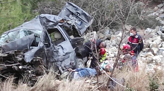 Mersin'de araç şarampole yuvarlandı: 1 ölü, 4 yaralı