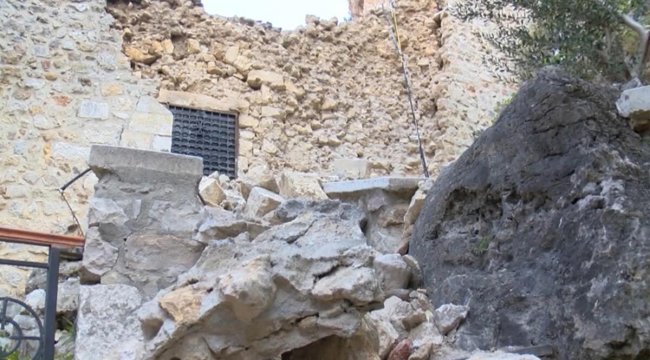 Saint Pierre Kilisesi'nin istinat duvarı yıkıldı