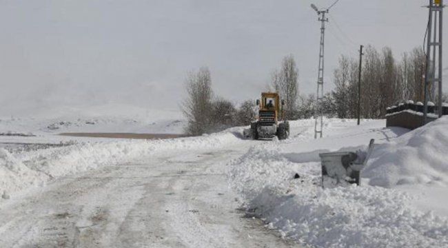 Van'da 85 yerleşim yerinin yolu, kardan kapandı