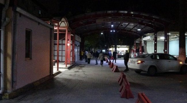 İzmir'de korkunç olay: Husumetlileri önce sokakta sonra hastanede bıçakladı