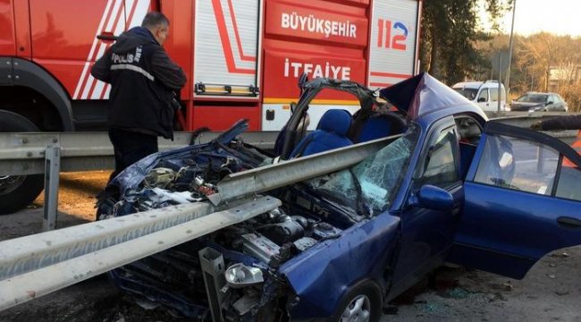 Kocaeli'de feci kaza! Bariyerlere saplanan otomobildeki anne ve oğlu öldü