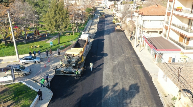  AYDIN BÜYÜKŞEHİR BELEDİYESİ EFELER CUMHURİYET CADDESİ'Nİ BAŞTAN SONA YENİLİYOR