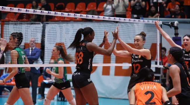 Eczacıbaşı Dynavit, Axa Sigorta Kupa Voley'de yarı finalde!