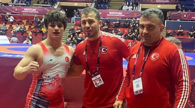 Milli güreşçiler Selçuk Can ve Alperen Berber finale yükseldi