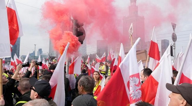 Polonyalı çiftçiler ayaklandı! Ukrayna'dan yapılan ithalatı protesto ettiler