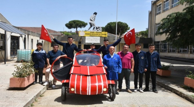 60 kilometre hıza çıkabiliyor... Hurda malzemelerden otomobile!