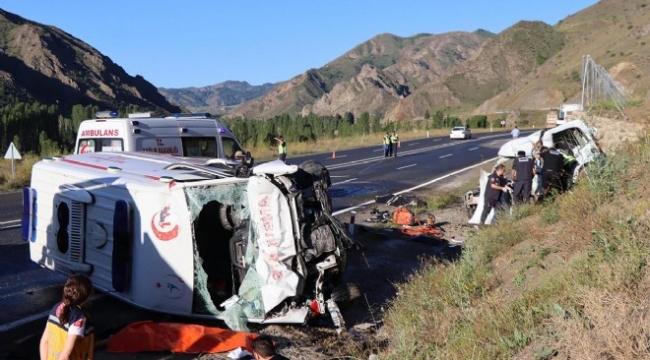 Ambulans kaza yaptı: 4 ölü, 1 yaralı!