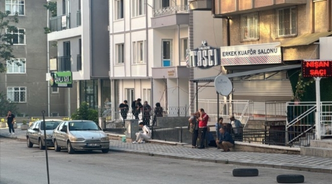 Halk sokağa döküldü... Afyon'da deprem!