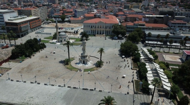 İzmir'de cadde ve sokaklar boş kaldı