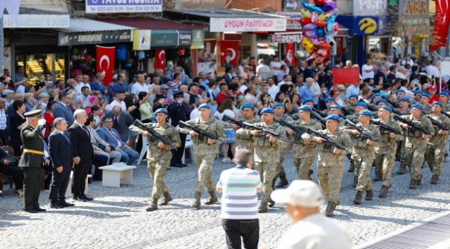 30 Ağustos Bergama'da törenlerle kutlandı