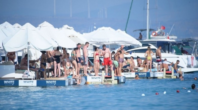 Beach ve oteller dolu... 'Instagram' Çeşme'ye çelme takamadı!