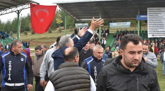 'Yaylalarımıza dokunma' mitinginde gerginlik! Ev sahibi belediye başkanı alanı terk etti