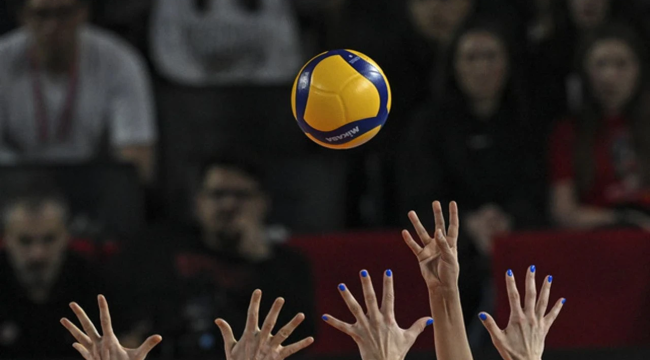 İzmir voleybolunda zirve derbisi!