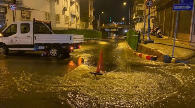 Nazilli'yi sağanak vurdu: Cadde ve sokaklar göle döndü!