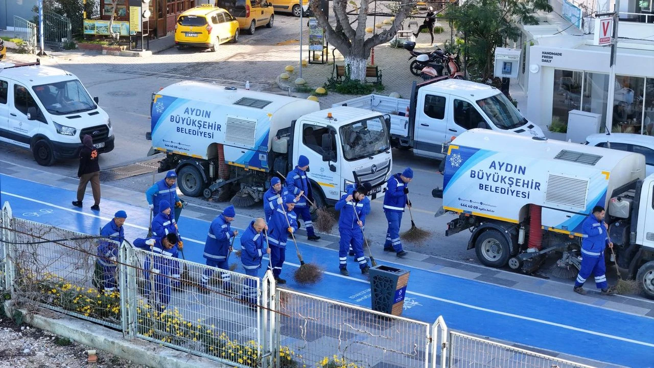 Başkan Çerçioğlu Kuşadası'nda çevre bakım çalışmalarını sürdürüyor