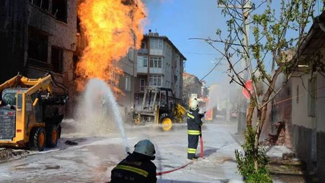 Evde doğal gaz patladı: 1 kişi yaralandı