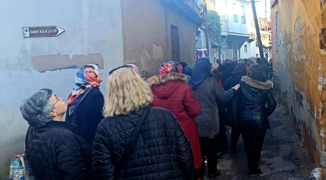 Kadınlar adım adım Manisa'yı geziyor