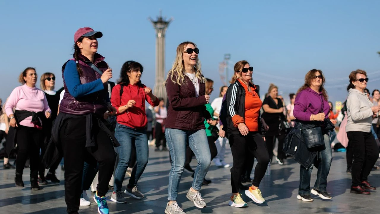 Konak'tan yeni yıla 'danslı' merhaba