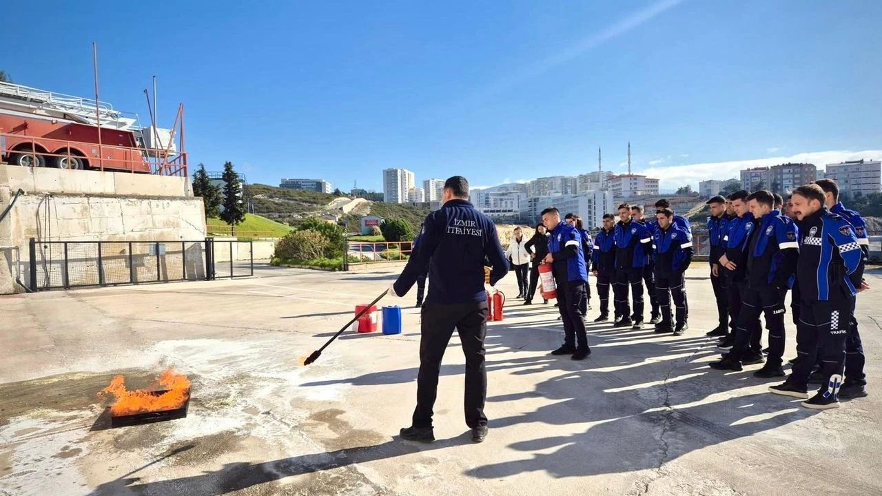 İzmir İtfaiyesi'nden zabıta personeline yangın eğitimi